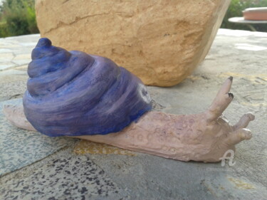 Escultura intitulada "escargot bleu" por Simone Collet, Obras de arte originais, Terracota