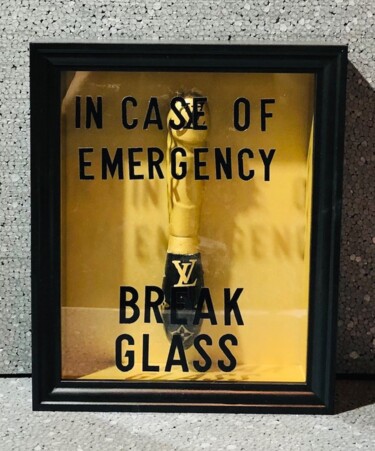 Sculpture titled "Luxury Emergency By…" by Simone De Rosa, Original Artwork, Spray paint Mounted on Wood Panel