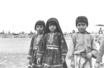 Photographie intitulée "Afghani children" par Sigrun Neumann (Sineu), Œuvre d'art originale