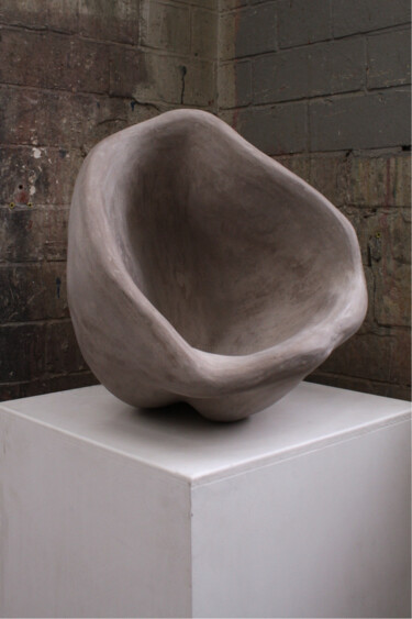 Rzeźba zatytułowany „Between Rock 001” autorstwa Siobhán Joyce, Oryginalna praca, Gips