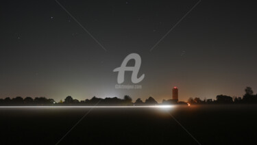 Фотография под названием "Water tower at night" - Slydesign, Подлинное произведение искусства, Цифровая фотография