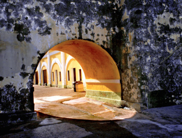 Fotografia intitolato "Closed Arch, PR" da Tsofi Inbar, Opera d'arte originale, Fotografia digitale