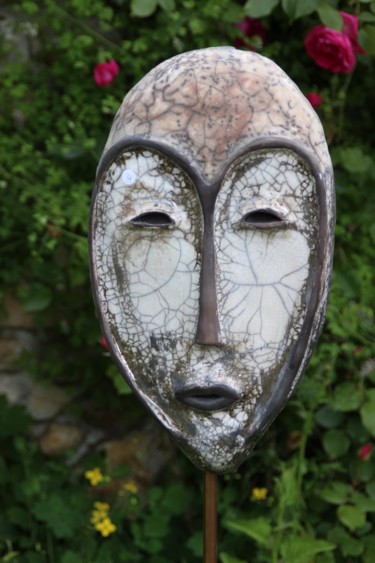 Sculpture titled "Masque TAHA" by Sophie Laurent-Cardon, Original Artwork, Ceramics