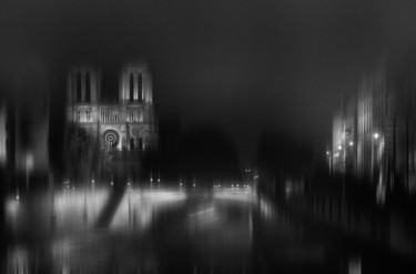 Photography titled "Notre Dame" by Sol Marrades, Original Artwork, Digital Photography
