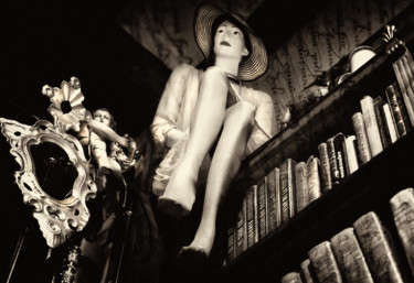 Photography titled "The hushed lady "Pa…" by Sol Marrades, Original Artwork, Digital Photography