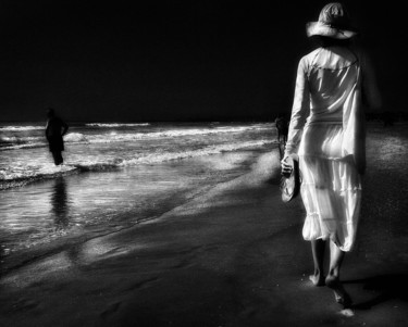 Photography titled "The walk of a woman…" by Sol Marrades, Original Artwork, Digital Photography