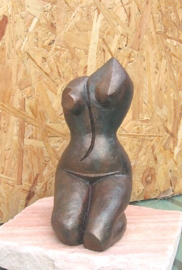 Sculpture intitulée "KATHYA  Terre cuite…" par Sonia Mandel, Œuvre d'art originale, Terre cuite