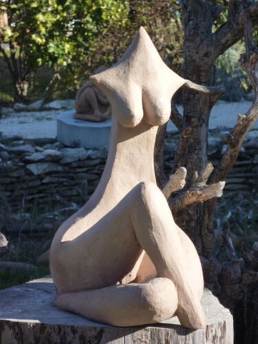 Sculpture titled "ORLENA Terre cuite" by Sonia Mandel, Original Artwork, Terra cotta