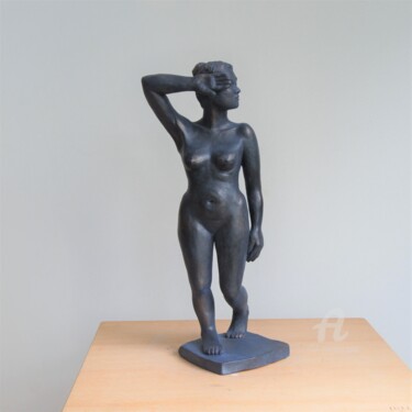 Sculpture titled "Debout #3" by Sophie Laurent Lazinier, Original Artwork, Terra cotta