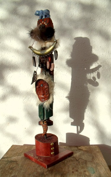 Sculpture titled "Totem de l'Ours" by Sophie Thiry, Original Artwork, Metals