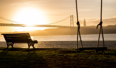 Photographie intitulée "Lever de soleil urb…" par Adam Bahia, Œuvre d'art originale, Photographie numérique