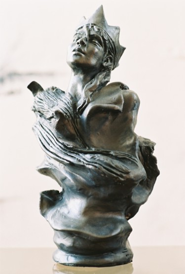 「La Reine」というタイトルの彫刻 Soussan-Morinによって, オリジナルのアートワーク, 金属