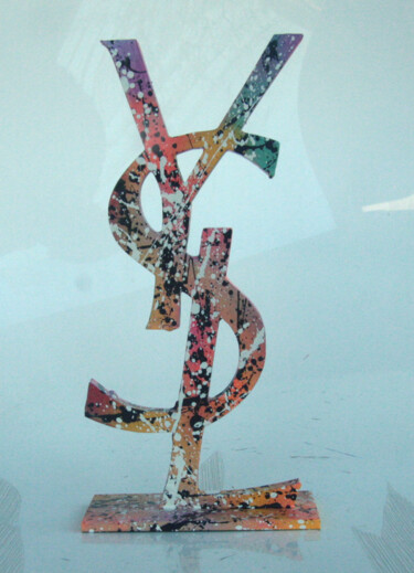 Скульптура под названием "SPACO Yves Saint La…" - Spaco, Подлинное произведение искусства, Смола