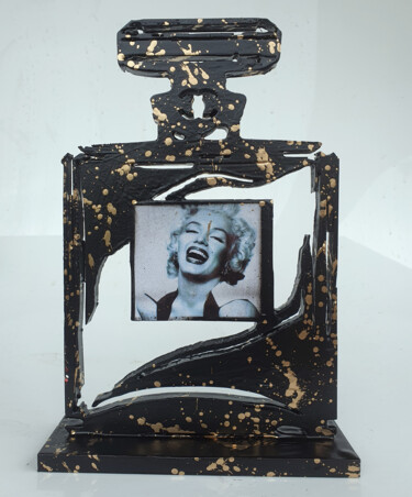 Sculpture titled "SPACO Five Chanel m…" by Spaco, Original Artwork, Plastic
