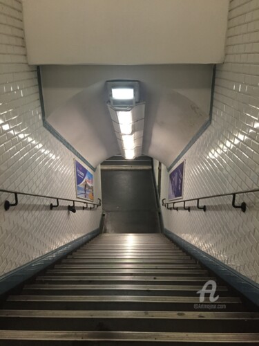 Photographie intitulée "Metro Paris" par Stanislas Dabrowicz, Œuvre d'art originale, Photographie numérique