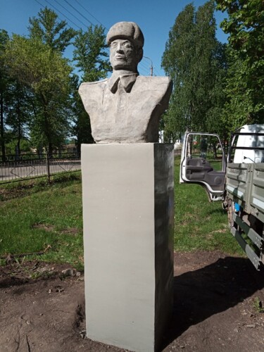Sculptuur getiteld "Бюст орденоносцу-ар…" door Stanislav Blinkov, Origineel Kunstwerk, Beton