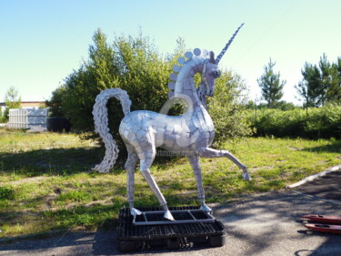 Skulptur mit dem Titel "La Licorne" von Stanko Kristic, Original-Kunstwerk, Metalle