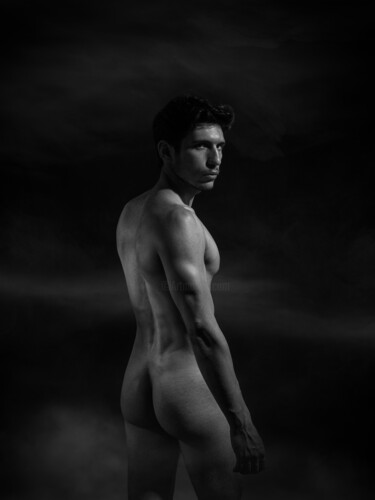 Fotografia intitulada "Naked man lost in t…" por Stefano Mercurius, Obras de arte originais, Fotografia digital
