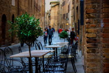 Fotografía titulada "San Gimignano Cafe" por Stuart Row, Obra de arte original, Fotografía digital