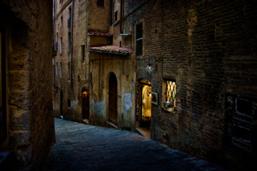 Photography titled "Siena Laneway in Tu…" by Stuart Row, Original Artwork, Digital Photography