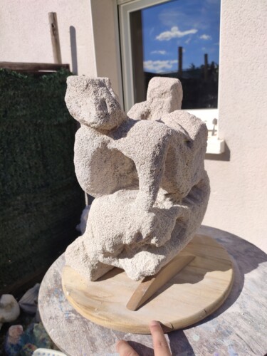 Sculpture titled "Le Messager" by Sublim By Nadoumi, Original Artwork, Aerated concrete