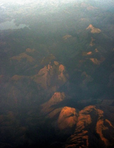 Fotografie getiteld "mountains-in-the-cl…" door Suleiman, Origineel Kunstwerk