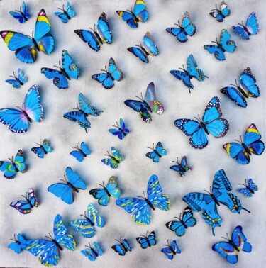Skulptur mit dem Titel "Butterfly park 3" von Sumit Ratta, Original-Kunstwerk, Kunststoff Auf Holzplatte montiert