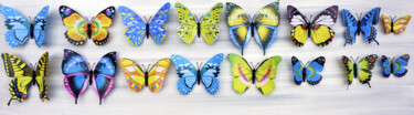 「Cosmic butterflies」というタイトルの彫刻 Sumit Rattaによって, オリジナルのアートワーク, プラスチック ウッドパネルにマウント