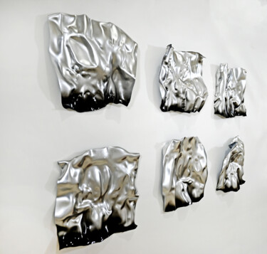 Scultura intitolato "Metallic waves" da Sumit Mehndiratta, Opera d'arte originale, Plastica Montato su Altro pannello rigido