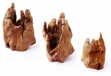 Sculpture intitulée "Sitting by the fire" par Suresh Pant, Œuvre d'art originale, Bois