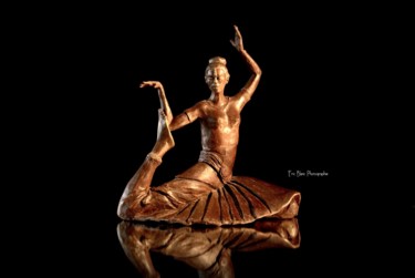 Sculpture intitulée "Danseuse" par Nathalie Sury, Œuvre d'art originale