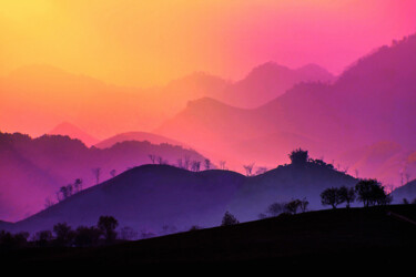 Fotografia zatytułowany „Misty Sunset in Moc…” autorstwa Susan Maxwell Schmidt, Oryginalna praca, Manipulowana fotografia