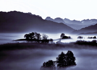 Фотография под названием "Misty Morn in Switz…" - Susan Maxwell Schmidt, Подлинное произведение искусства, Цифровая фотограф…