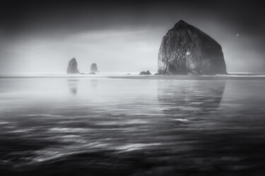 摄影 标题为“Haystack Rock and t…” 由Susanna Patras, 原创艺术品, 数码摄影