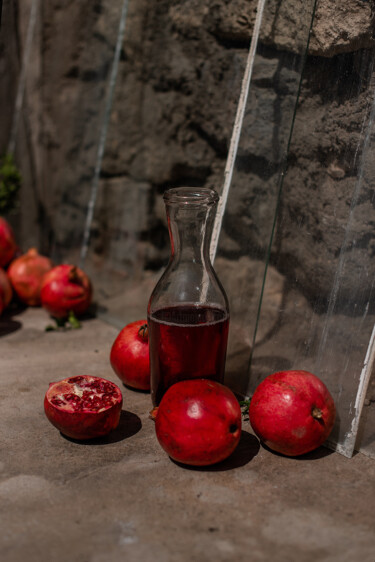 Photographie intitulée "Pomegranate juice" par Suvorova Xenia, Œuvre d'art originale, Photographie numérique