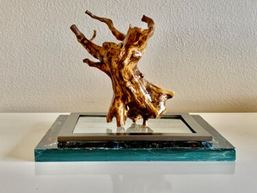 Skulptur mit dem Titel "Floating Tree" von Suzy Martin, Original-Kunstwerk, Holz