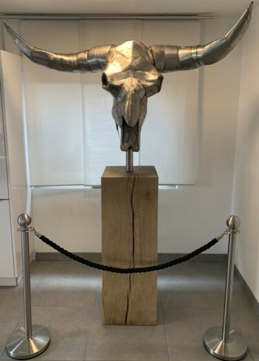 Sculpture intitulée "bull on wood" par Sven Göfert, Œuvre d'art originale, Acier inoxydable