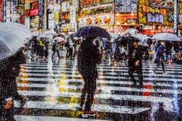 "RAINY DAYS IN TOKYO…" başlıklı Fotoğraf Sven Pfrommer tarafından, Orijinal sanat, Analog Baskı Alüminyum üzerine monte edil…