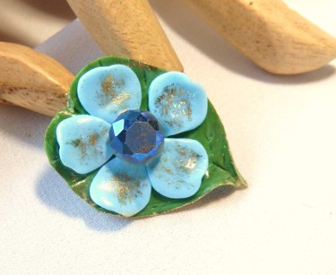 Artisanat intitulée "Cabochon fleur bleu…" par Les Idées D'Ida, Œuvre d'art originale