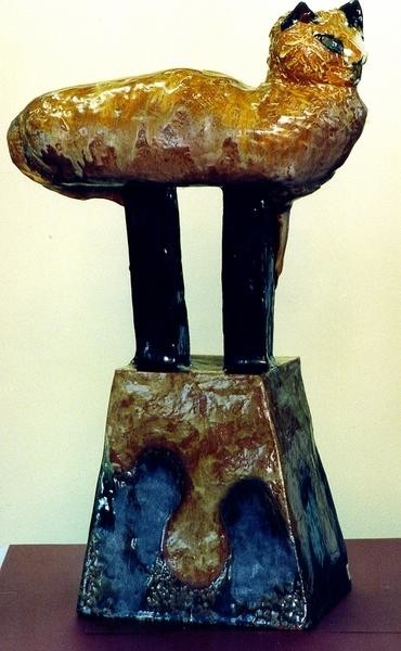 Sculpture titled "Gato (lateral)" by Sylvia Serra Barreto, Original Artwork, Ceramics