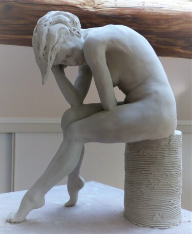 Sculpture intitulée "La penseuse" par Sylvie Bourély (SB), Œuvre d'art originale, Terre cuite