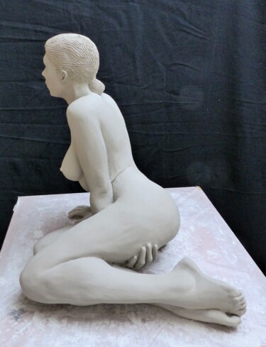 Sculpture titled "Jenny" by Sylvie Bourély (SB), Original Artwork, Clay