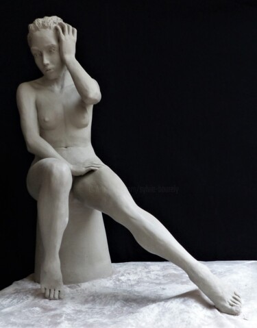 Sculpture titled "La songeuse" by Sylvie Bourély (SB), Original Artwork, Clay