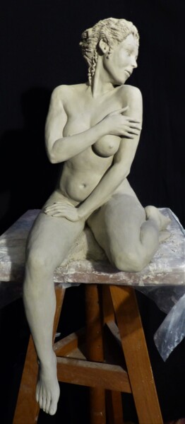 Sculptuur getiteld "La délicate" door Sylvie Bourély (SB), Origineel Kunstwerk, Terra cotta