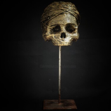 Skulptur mit dem Titel ""Crâne allongé"" von Sylvie Bublex, Original-Kunstwerk, Gips