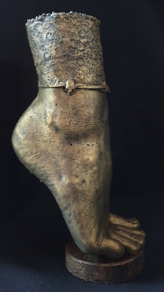 Escultura intitulada "Le pied d'or" por Sylvie Bublex, Obras de arte originais, Resina