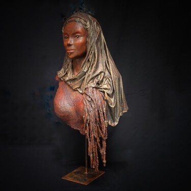 Skulptur mit dem Titel "Mona" von Sylvie Bublex, Original-Kunstwerk, Papier maché