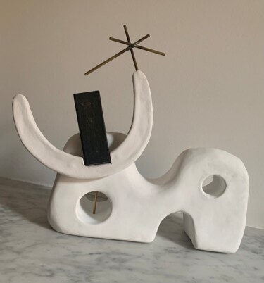 Скульптура под названием "Taureau N°2" - Sylvie Colantonio, Подлинное произведение искусства, Глина