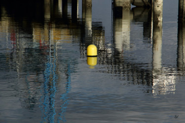 Photographie intitulée "Un flotteur jaune" par Sylvie Dessert (Syl), Œuvre d'art originale, Photographie numérique