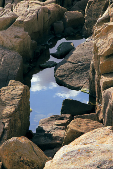 Photographie intitulée "Au creux des roches…" par Sylvie Dessert (Syl), Œuvre d'art originale, Photographie numérique
